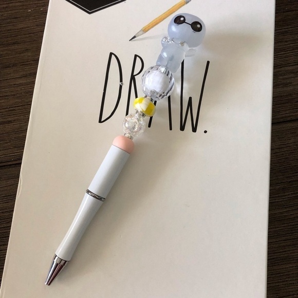Disney Doorables: Big Hero 6: Baymax handmade beaded pen - Picture 2 of 3